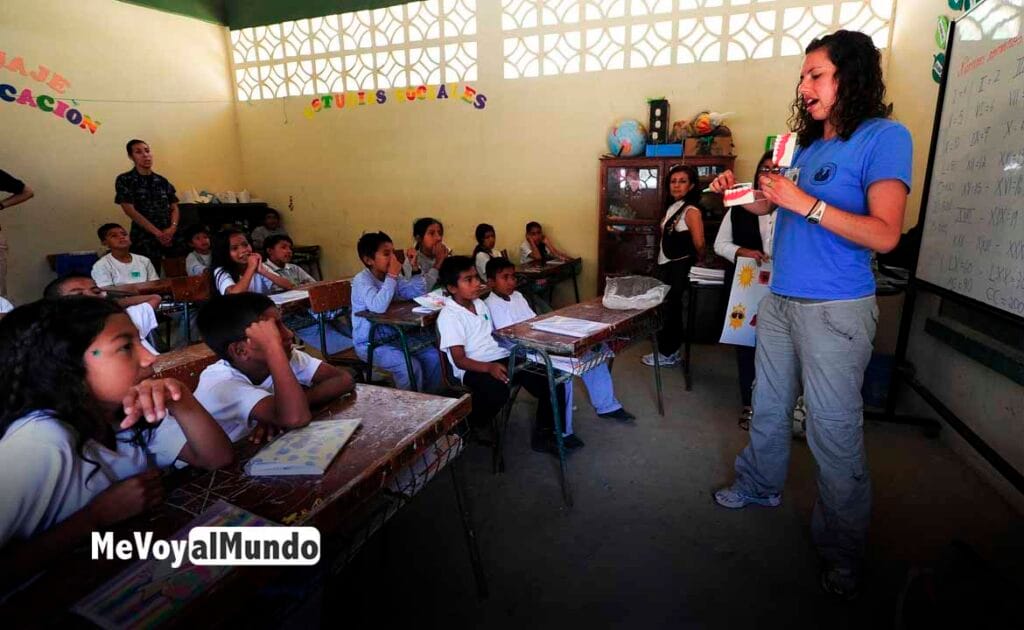 Formación que se necesita para trabajar como profesor de español
