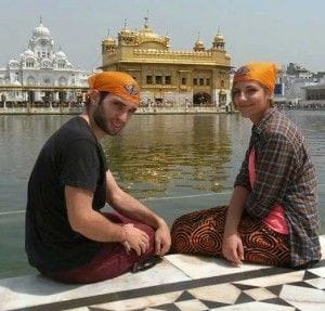 mari-tere-con-amigo-india